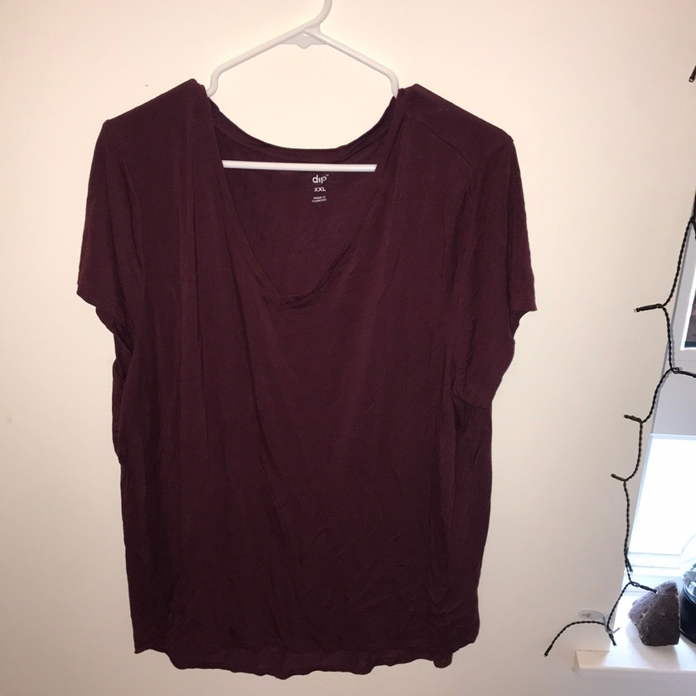 Maroon flowy tee-shirt